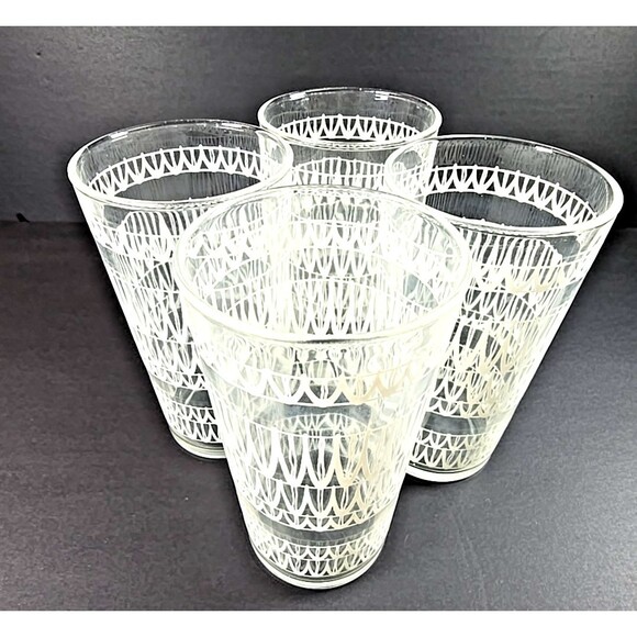 Vintage Mid-Century Glassware Whimsical White Scallop Pattern Set Of 4 MCM - Picture 1 of 6